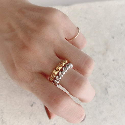 pyramid studs ring